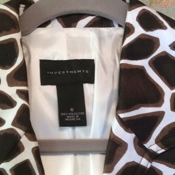 Animal print jacket with 3/4 sleeves. - Picture 5 of 5